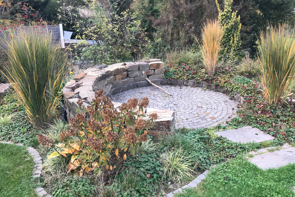 Herbstgrüße aus dem Hanggarten mit kleinem runden